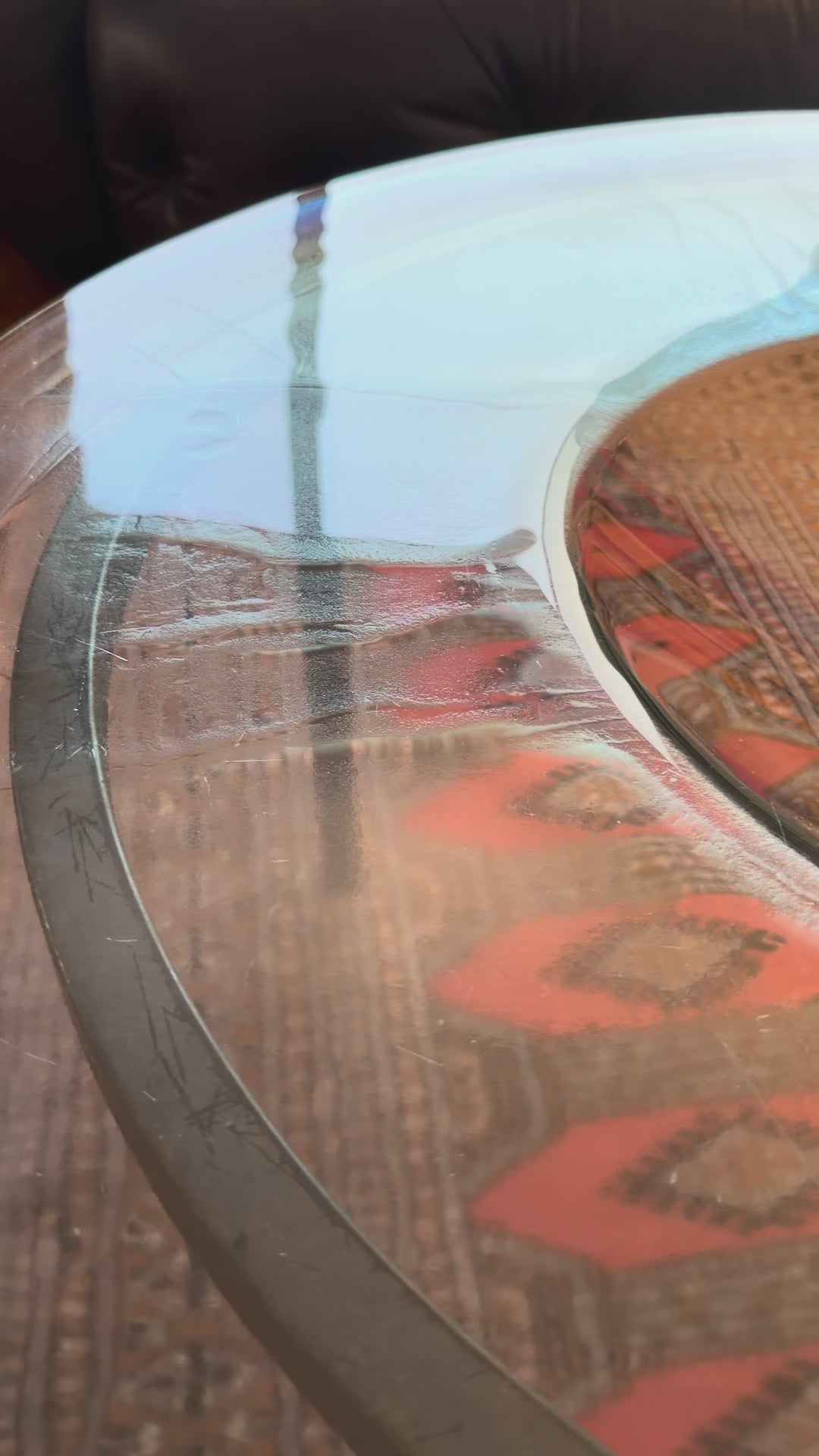 Video showing light gathering in the dropped centre well of the glass top