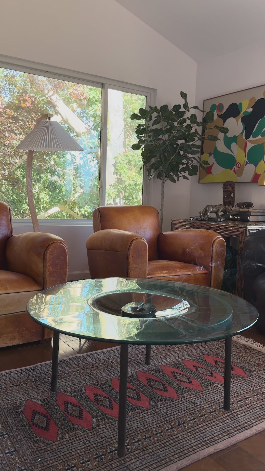 Video of the concave hand-blown glass top and its rippled edge