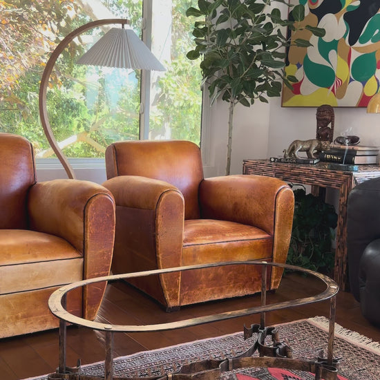 Video showing the gilded finish and its variation across the iron frame